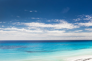 Fototapeta na wymiar Caribbean beach with white sand and turquoise water
