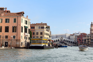 Fototapeta na wymiar Beautiful view of Rialto's Bridge and the Canal Grande in Venice. Venice is one of the most popular tourist destinations in the world