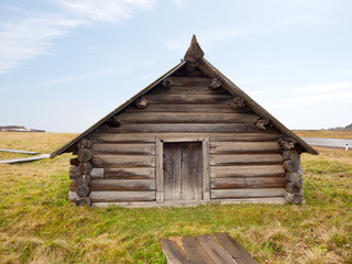 Obraz premium Ancient Russian log barn