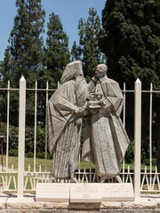 statue of Pope Paul VI and Patriarch Atenogoras I that is next t