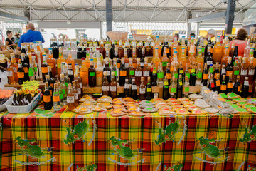 Etal de produits locaux au marché de Fort de France à la Martinique