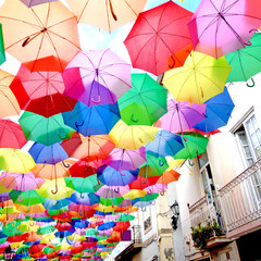 Fototapeta na wymiar Umbrella sky - rua coberta de guarda-chuvas coloridos