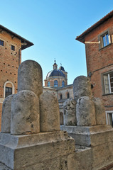 Fototapeta na wymiar Urbino, palazzo ducale e duomo - Marche