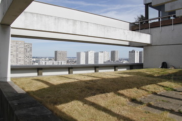 Obraz premium Terrasse jardin sur le toit d'une tour à Paris
