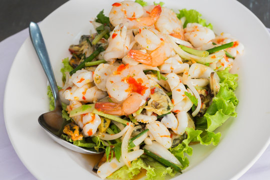 Spicy seafood salad 