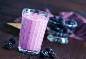yogurt with berries