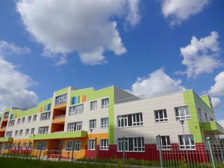 небо,здание,разноцветная отделка,красота