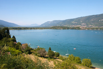 Vue sur le lac du Bourget depuis Conjux