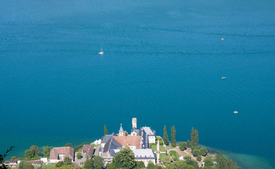Le Lac du Bourget et l'Abbaye de Hautecombe depuis le belvédère d'Ontex
