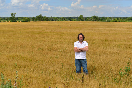 man stands on the rye field