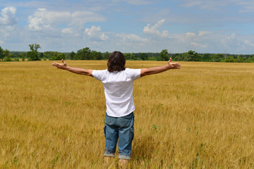 man stands on the rye field