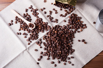 Obraz na płótnie Canvas コーヒー豆とスプーン
