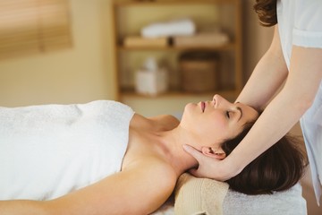 Obraz na płótnie Canvas Young woman getting a massage