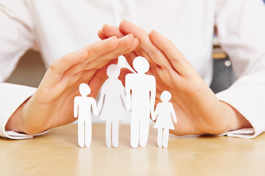 H&auml;nde sch&uuml;tzen Familie