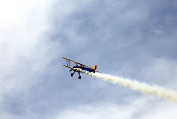 Fototapeta na wymiar smoke from a plane during acrobatic manoeuvres