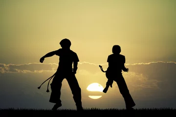 Tableaux ronds sur plexiglas Anti-reflet Arts martiaux Capoeira silhouette at sunset