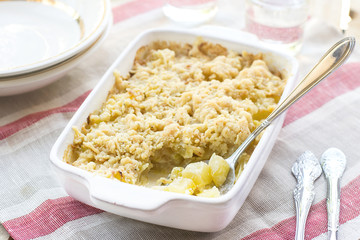 Courgette crumble with zucchini and cheese
