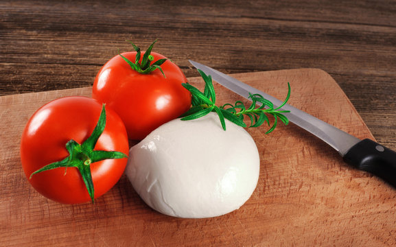 Mozzarella cheese with tomatoes and rosemary.