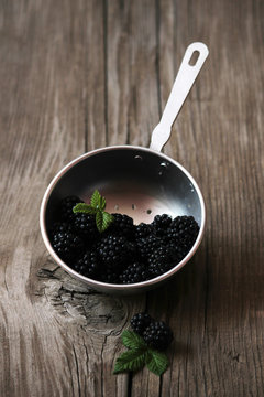 Blackberries in a colander
