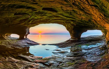 Selbstklebende Fototapete Natur Meereshöhle bei Sonnenuntergang