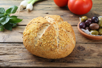 pane su tavolo di legno rustico