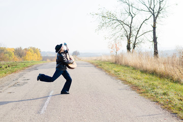 Obraz premium Picture of excited giutarist playing guitar crazy crossing road