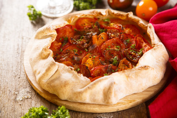 Galette with tomatoes