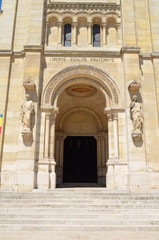 Fototapeta na wymiar Basilique Saint-Denys à Argenteuil (Val d'Oise - France) 