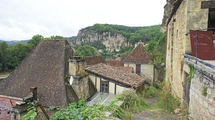 Fototapeta na wymiar Calles y edificio de La Roque Gageac, Francia 
