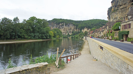 Fototapeta premium Ulice i budynek La Roque Gageac we Francji