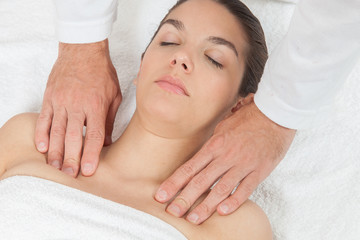 Obraz na płótnie Canvas Woman getting massage