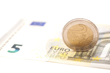 2 euro coins on banknotes