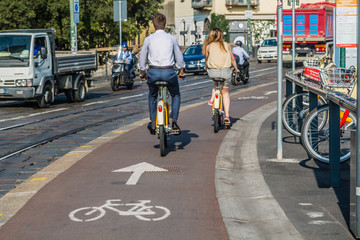 bike path in the center of Milan © Gae8