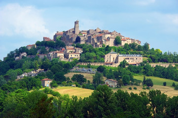 Fototapeta na wymiar Cordes sur Ciel, a beautiful village on the hill near Albi, France