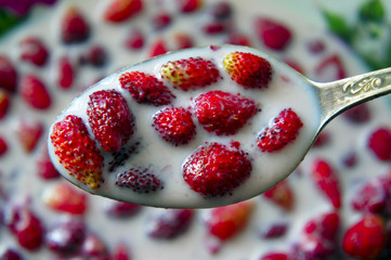milk with strawberries