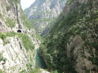 Ущелье в горах в летний день