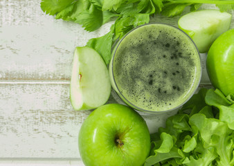 apple and vegetable smoothie