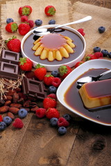 Crem caramel, cioccolato e frutti rossi