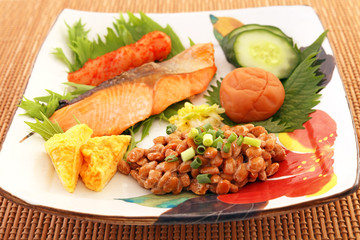おいしそうな和風朝食