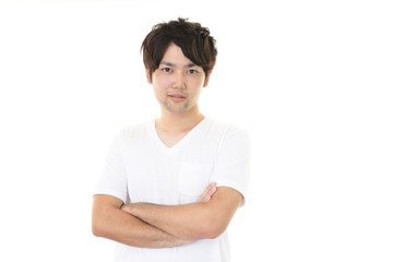 微笑む男性