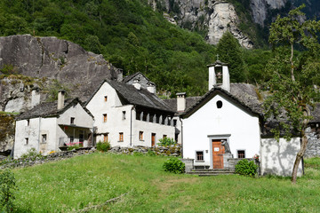 Fototapeta na wymiar The rural village of Sabbione on Maggia valley