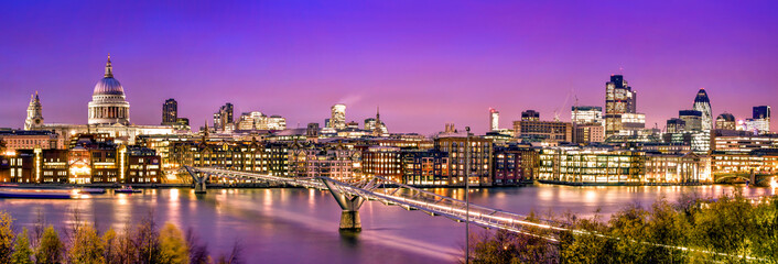 Fototapeta na wymiar City of London at twilight