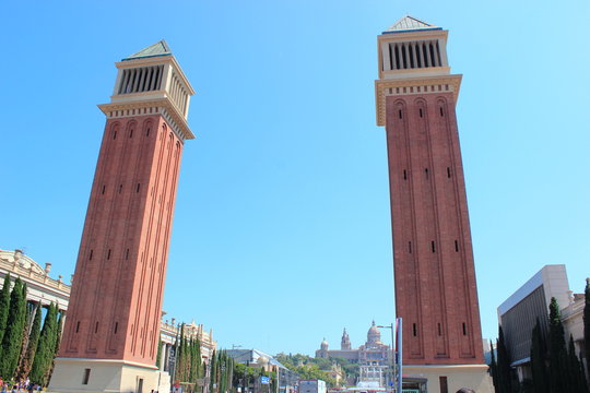 Die zwei venezianischen Türme am Placa d'Espanya (Barcelona)