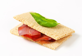 Whole grain crisp bread with smoked beef