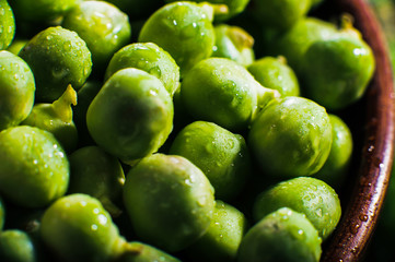  Fresh peas in