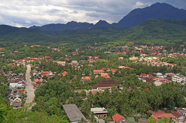Fototapeta na wymiar view of Luang Prabang from Phousi mountain