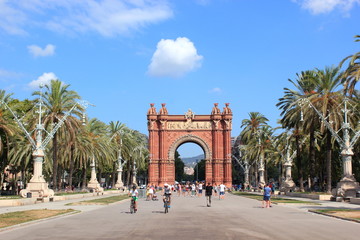 Blick auf den berühmten Arc de Triomf in Barcelona