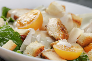 caesar salad with chicken romain and croutons