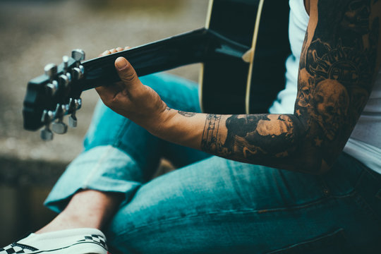 Guitar, tattoo, hand, fingers, strings, HD phone wallpaper | Peakpx