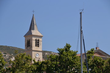 Le clocher de l'église de l'Estaque vu du port